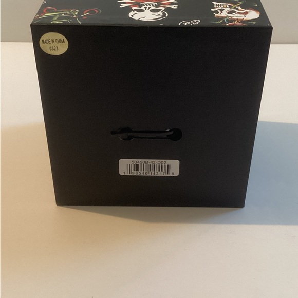 NIB with tag Ed Hardy black metal band Skull face watch - Picture 5 of 5
